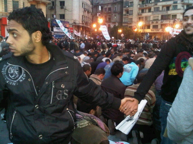 Egyptian Christians protect Muslims at prayer at Tafrir Square